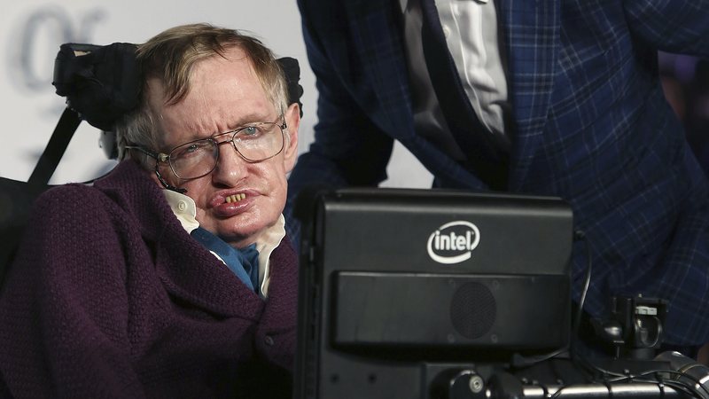 O cientista britânico Stephen Hawking com o ator Eddie Redmayne - Joel Ryan/Invision/AP