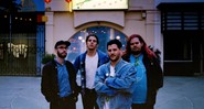 Nathan Williams (posicionado à frente) e os integrantes da banda Wavves - Divulgação