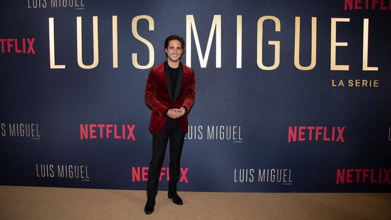 O ator Diego Boneta no "tapete dourado" para a estreia da série <i>Luis Miguel</i> - Victor Chavez/Divulgação 