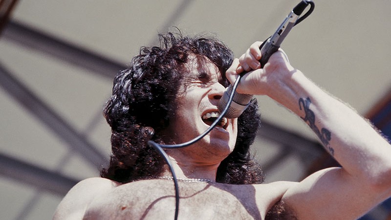 <b>Sempre no Limite</b><br>
Bon Scott no final dos anos 1970, em uma das épicas apresentações do AC/DC.
 - Robert Alford/Divulgação