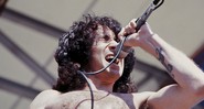 <b>Sempre no Limite</b><br>
Bon Scott no final dos anos 1970, em uma das épicas apresentações do AC/DC.
 - Robert Alford/Divulgação