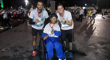 Alexandre Barros Lima completando a corrida de 5 km na Rolling Stone Music & Run - Divulgação/Casa de David