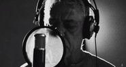 Chico Buarque em cena do vídeo de “Manifestação”, música que celebra os 70 anos da Declaração Universal dos Direitos Humanos - Reprodução/Vídeo