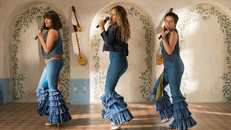 Alexa Davies, Lily James e Jessica Keenan Wynn em <i>Mamma Mia! Lá Vamos Nós de Novo</i> - Divulgação