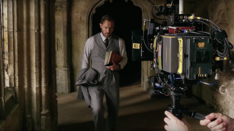 Jude Law nas filmagens de <i>Animais Fantásticos: Os Crimes de Grindelwald</i> - Reprodução