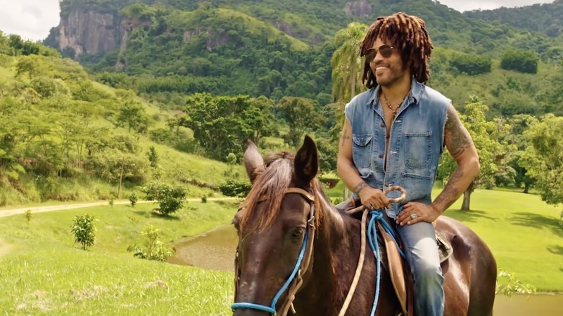 Lenny Kravitz em sua fazenda no interior do Rio de Janeiro (Foto:Reprodução)