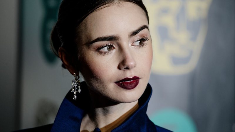 Lily Collins no EE British Academy Film Awards em 2019 (Foto por Gareth Cattermole / Getty Images)