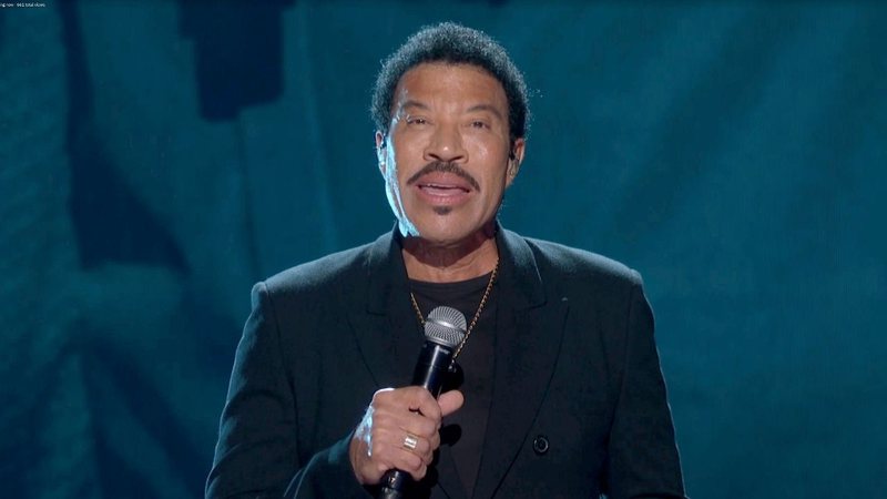 Imagem Lionel Richie comemora entrada no Hall da Fama do Rock: 'Paraíso'