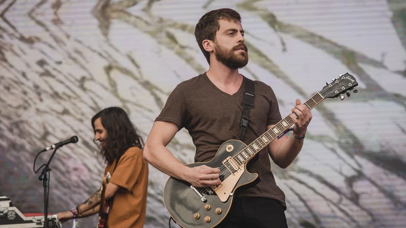 Tomas Bertoni, da banda Scalene, no Palco Budweiser do Lollapalooza 2019 (Foto: Denis Ono)