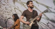 Tomas Bertoni, da banda Scalene, no Palco Budweiser do Lollapalooza 2019 (Foto: Denis Ono)