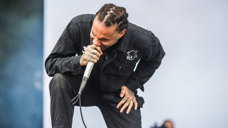 Jason Aalon Butler, vocalista do Fever 333, no Lollapalooza 2019 (Foto: Mila Maluhy)