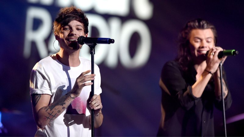 Louis Tomlinson e Harry Styles (Foto: Cooper Neill/Getty Images for iHeartMedia)