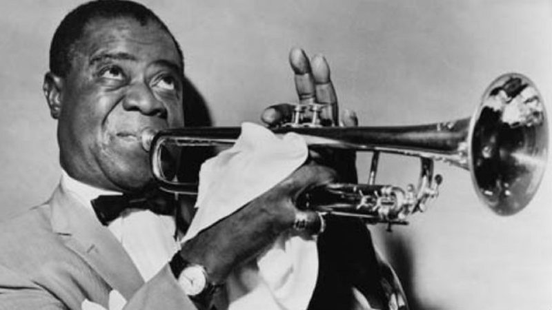 Louis Armstrong, um dos músicos de jazz mais conhecidos no mundo, será interpretado por Forest Whitaker nos cinemas - Reprodução