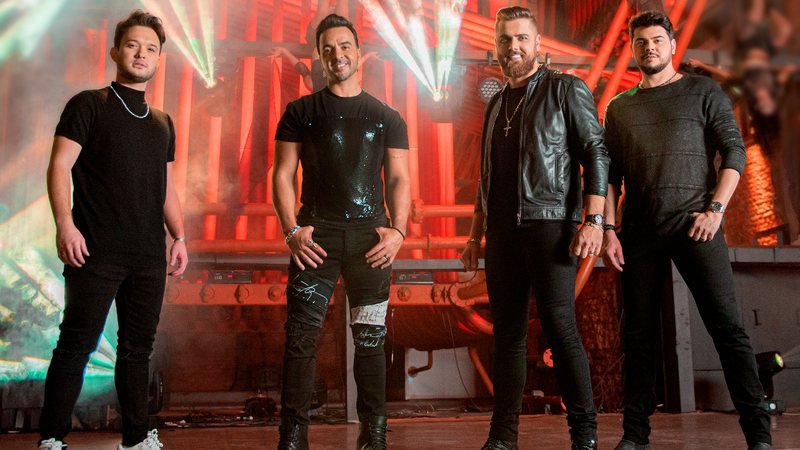 Luis Fonsi, Thyy e Zé Neto e Cristiano nos bastidores de clipe filmado em São Paulo (Foto: Divulgação/Universal Music Brasil)