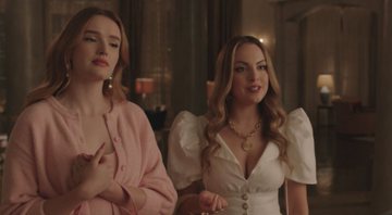 Maddison Brown e Elizabeth Gillies em Dinastia (Foto: Reprodução / IMDb)