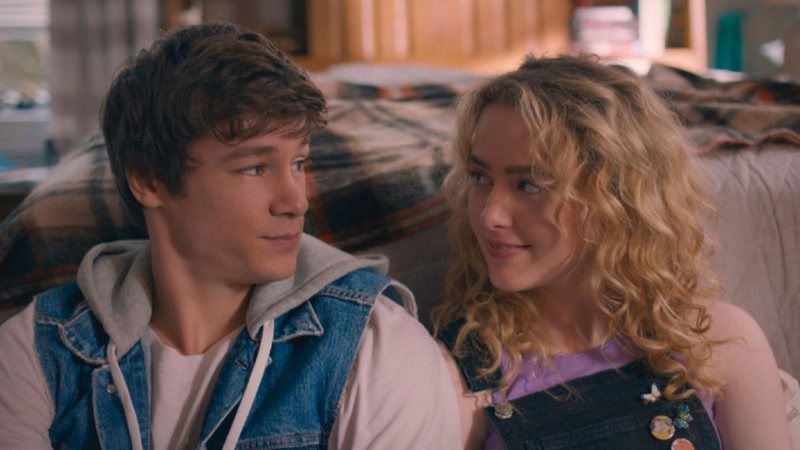 Kyle Allen e Kathryn Newton em The Map of Tiny Perfect Things (Foto: Reprodução/Amazon)