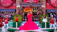 Mariah Carey e os gêmeos Roc e Roe na Parada de Ação de Graças Macy's 2022 (Foto: NBC)