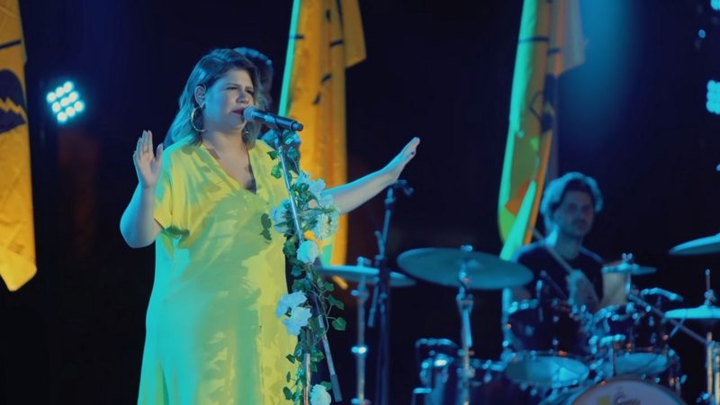 Marília Medonça no clipe oficial de "Graveto" (foto: reprodução/ YouTube)