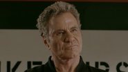 Martin Kove em Cobra Kai (Foto: Reprodução /Twitter)