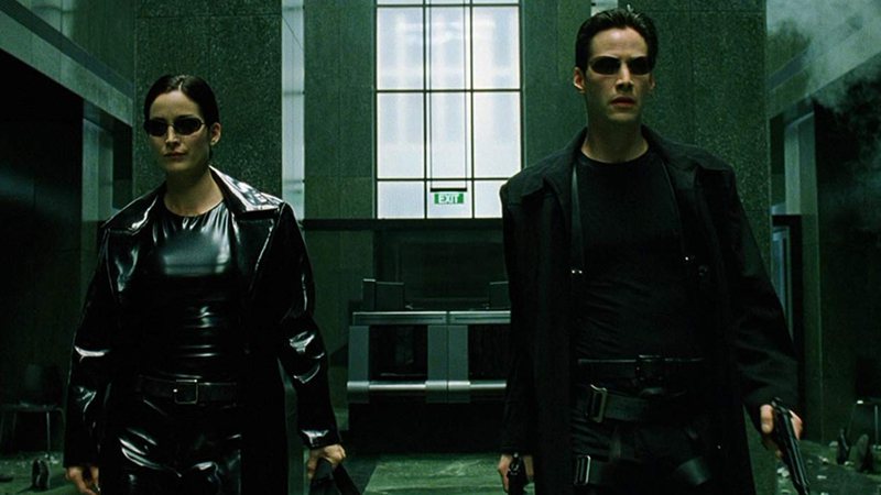 Keanu Reeves como Neo e Carrie-Anne Moss como Trinity em Matrix (Foto: Reprodução/Warner)