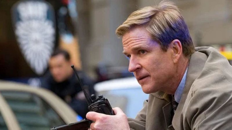 Matthew Modine como Peter Foley em Batman: O Cavaleiro das Trevas Ressurge (Foto: Reprodução)