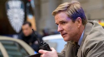 Matthew Modine como Peter Foley em Batman: O Cavaleiro das Trevas Ressurge (Foto: Reprodução)