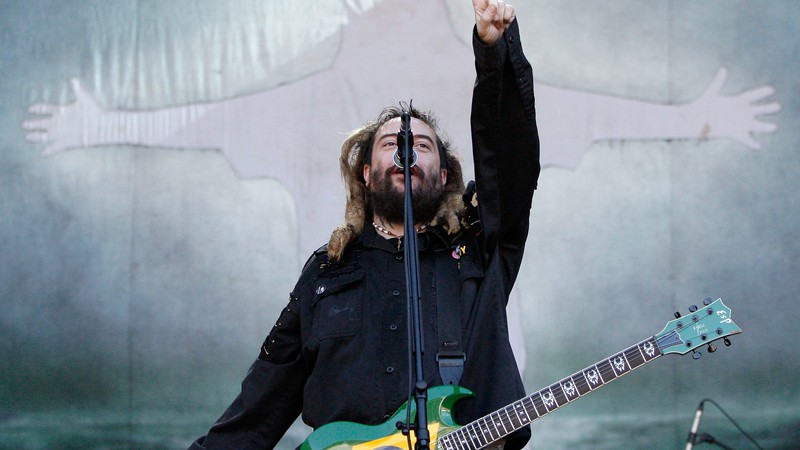 Max Cavalera, em ação com o Soulfly (Foto: Peter Klaunzer/Keystone/AP)