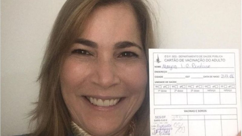 Publicação de Mayra Pinheiro, a “Capitã Cloroquina”, ao lado do cartão de vacinação (Foto: Reprodução/Instagram)