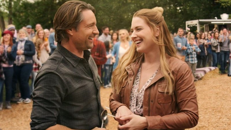 Martin Henderson como Jack e Alexandra Breckenridge como Mel em Virgin River (Foto: Reprodução)