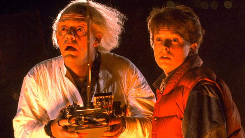 Michael J. Fox e Christopher Lloyd em De Volta Para o Futuro (foto: reprodução/ Universal Studios)