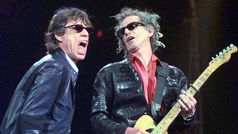 Mick Jagger e Keith Richards, em show dos Rolling Stones em 1999 (Foto: AP Photo/Elise Amendola)