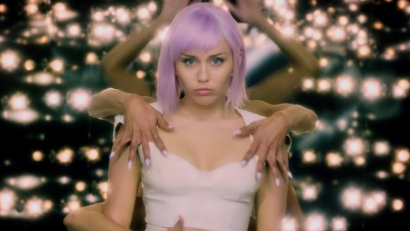 Miley Cyrus na 5ª temporada de Black Mirror (Foto:Reprodução)