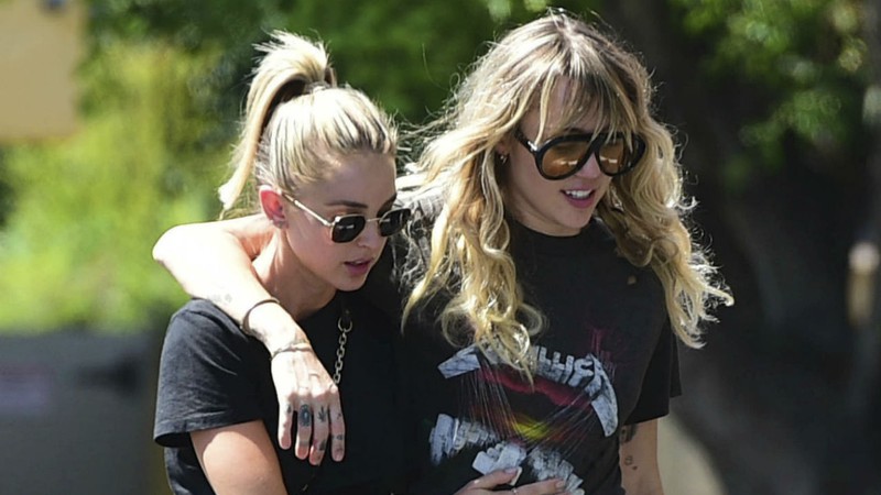 Miley Cyrus e Kaitlynn Carter (Foto: Chris Wolf Star Max IPx)