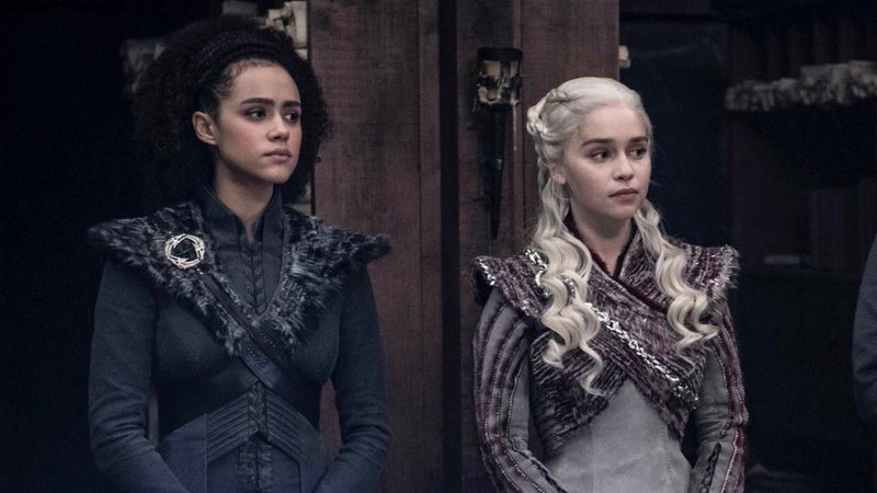 Nathalie Emmanuel e Emilia Clarke em Game of Thrones (foto: reprodução/ HBO)