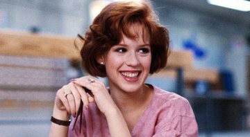 Molly Ringwald em Clube dos Cinco (Foto: Reprodução / Twitter)