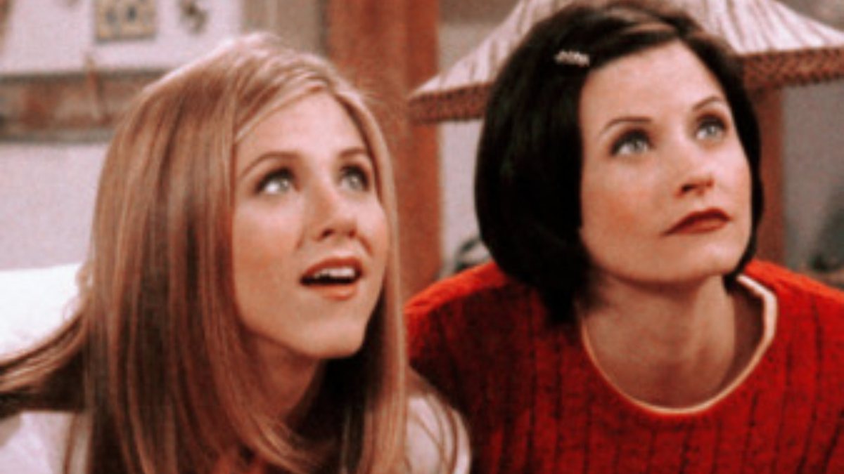 Jennifer Aniston e Courteney Cox em Friends (Foto: Reprodução)