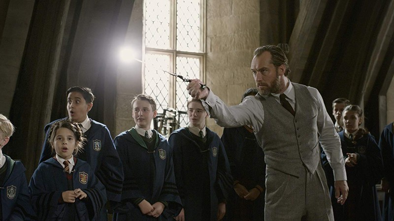 Jude Law em Animais Fantásticos: Os Crimes de Grindelwald (foto: Divulgação)