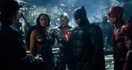 Ben Affleck, J.K. Simmons, Gal Gadot, Ezra Miller, e Ray Fisher em Liga da Justiça (Foto: Reprodução)