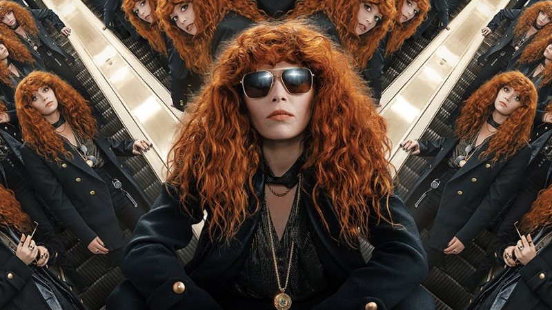 Natasha Lyonne no pôster de Boneca Russa 2 (Foto: Reprodução /Twitter)