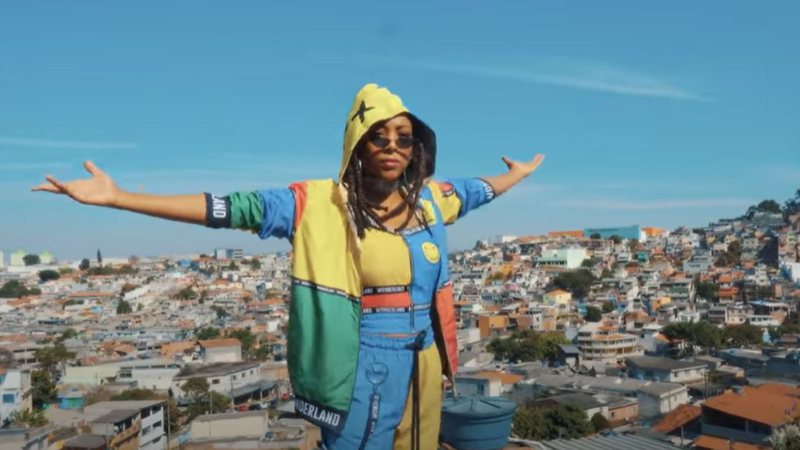 Negra Li em clipe Brasilândia (Foto: reprodução)