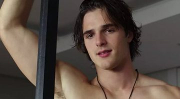 Jacob Elordi em “A Barraca do Beijo” (Foto: Reprodução)