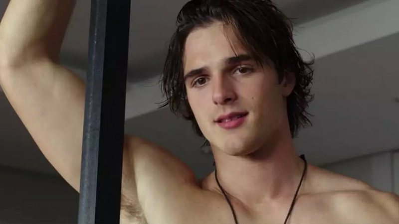 Jacob Elordi em “A Barraca do Beijo” (Foto: Reprodução)