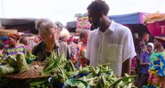 Dr. Jessica B. Harris e Stephen Satterfield em Da África aos EUA - Uma Jornada Gastronômica (Foto: Divulgação/Netflix)