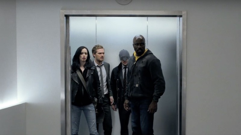 Cena de Os Defensores, com Jessica Jones, Punho de Ferro, Demolidos e Luke Cage (Foto:Reprodução)