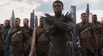 Saudação de Wakanda em Pantera Negra (Foto: Reprodução/Disney)