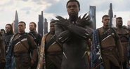 Saudação de Wakanda em Pantera Negra (Foto: Reprodução/Disney)