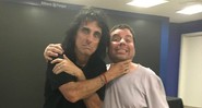 Paulo Cavalcanti entrevistou Alice Cooper, na última passagem do artista pelo Brasil (Foto: Arquivo pessoal)