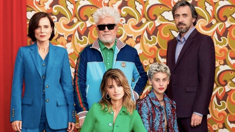 Pedro Almodóvar e elenco de Madres Paralelas (Foto: Divulgação)