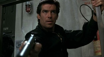 Pierce Brosnan como James Bond em GoldenEye (Foto:Reprodução)