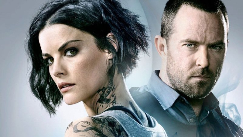 Jaimie Alexander e Sullivan Stapleton em Ponto Cego (Foto: Divulgação/Warner)